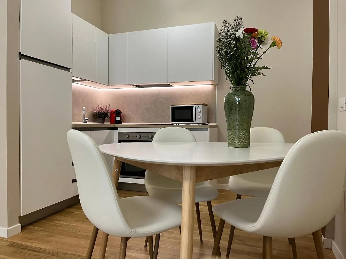 Regina By The Blue Twins Apartments Milano イタリア